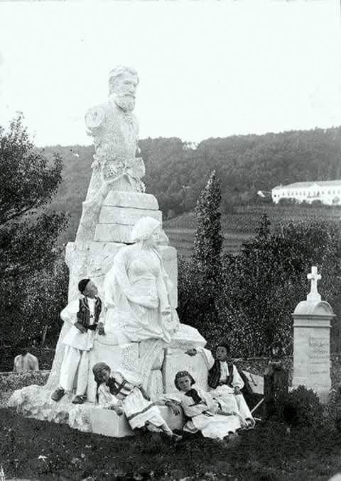 Grob Ante Starčevića 1930-ih godina. Šestine
